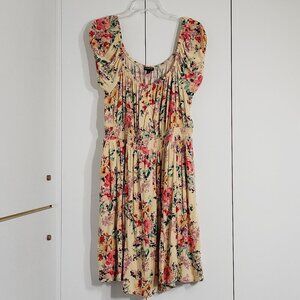 Torrid Dress Women's Size 2 Flowers with elastic waist Short Sleeve with pockets